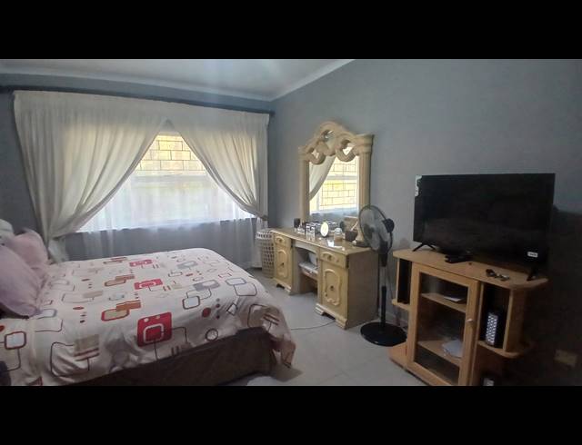 2 BEDROOM FREEHOLD FOR SALE IN SONHEUWEL EXT 1